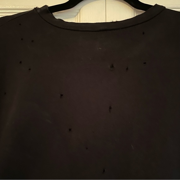 EUC Women’s Emma & Sam Short Sleeve Distressed Tee in Black  - Medium - Picture 7 of 8